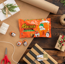 Cargar imagen en el visor de la galería, REESE’S HOLIDAY POLAR FRIENDS
